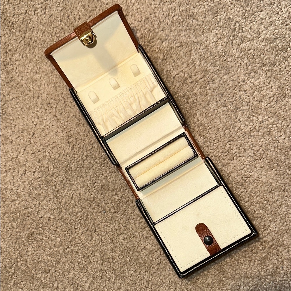 Travel jewelry organizer